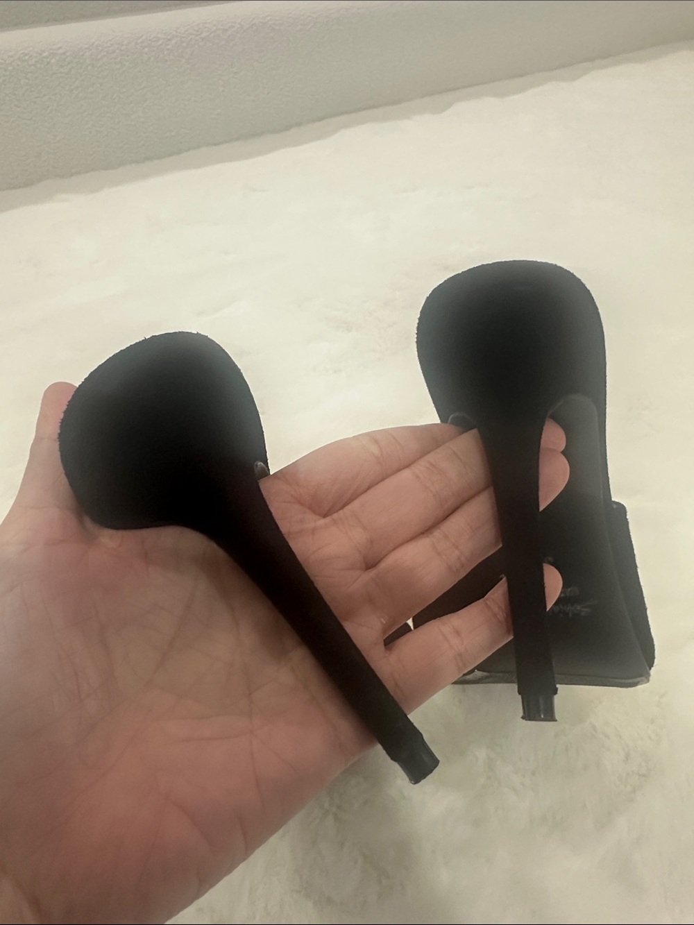 HIGH HEELS - Picture 5 of 9